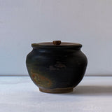 ●25-YT105 黒唐津 壺 蓋付