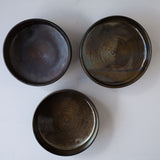 ●25-YT106 黒唐津 馬盥向付