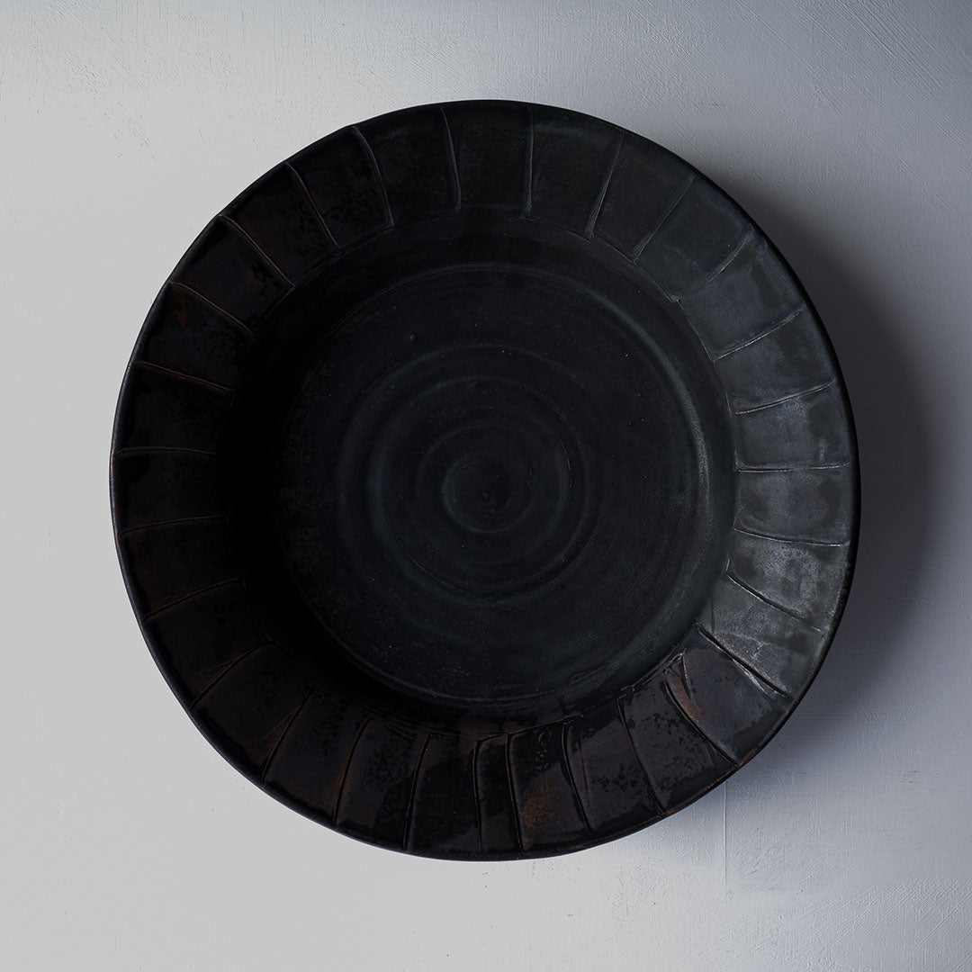 ●25-YT131 Yohen Black Karatsu Plate