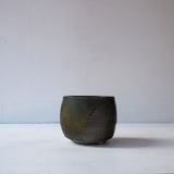 ●25-YT134 黒唐津 筒茶碗