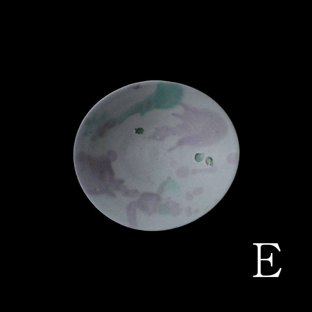 ●25-IY-16白磁たわみ鉢(桃ライム、貝殻)