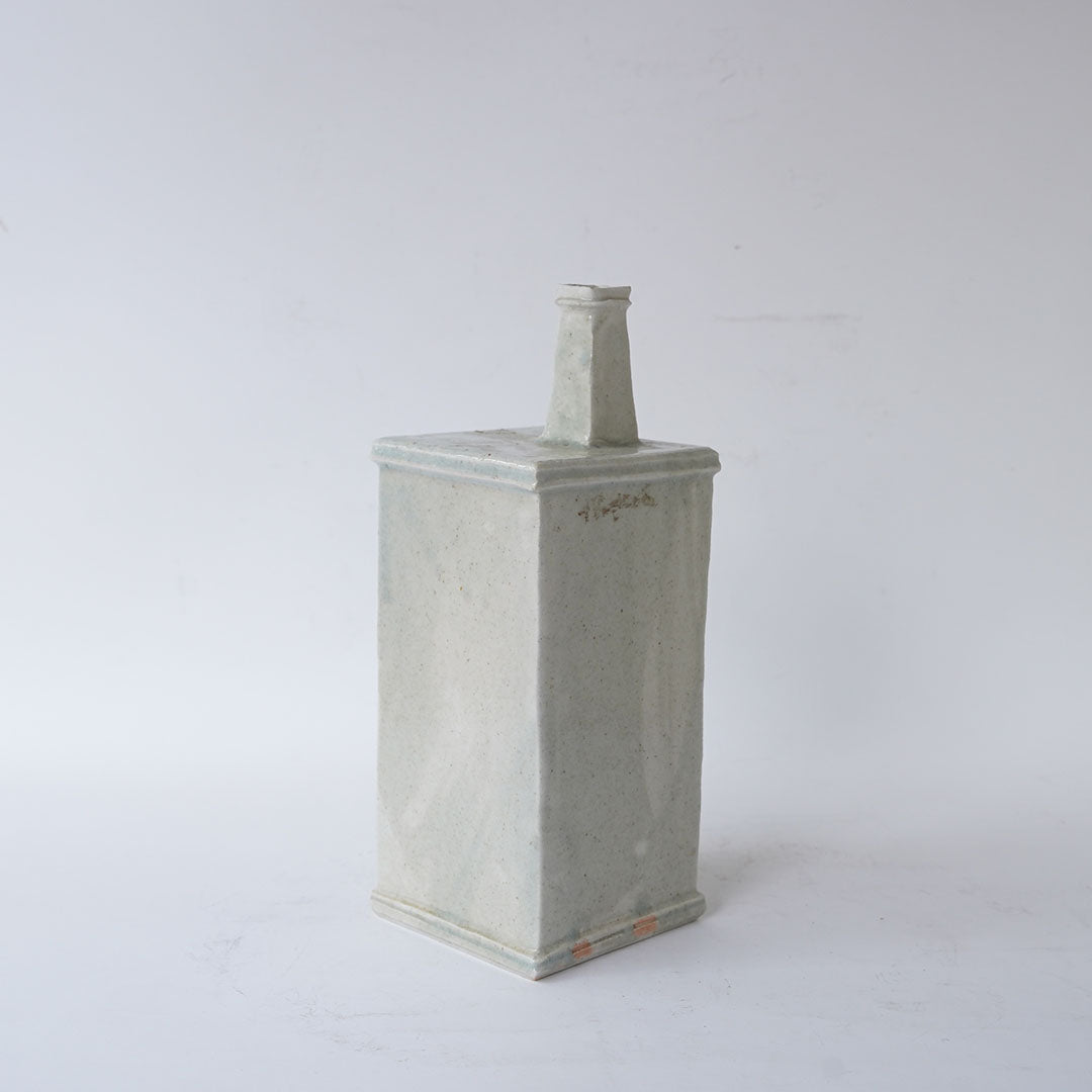 23-2 Shingo Oka White Square Tube Vase with Wooden Box