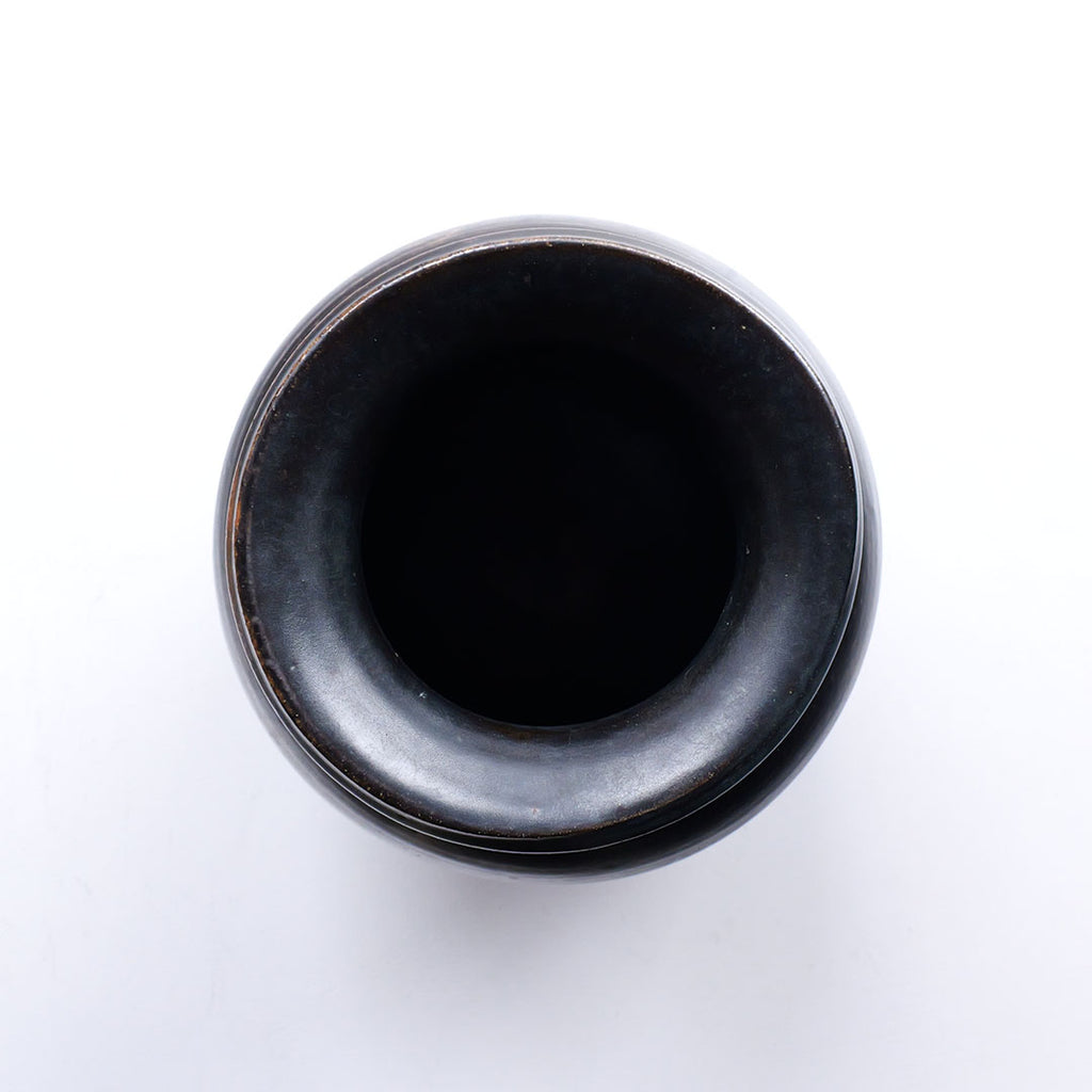 ○24-TY-32窯変黒唐津壺 – 雨晴/AMAHARE