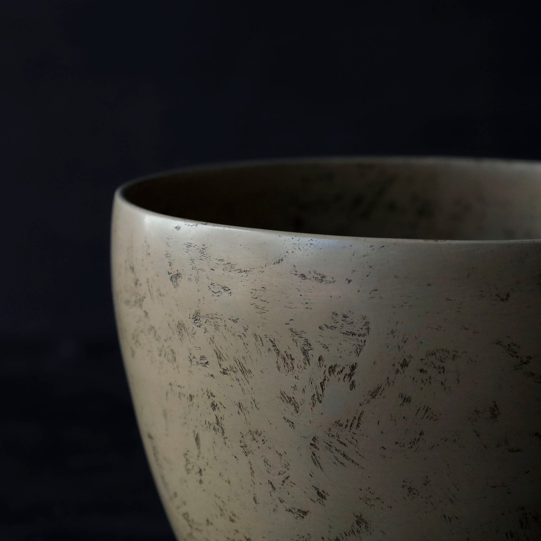 26-AS-9 Tsutsugata-wan (Cylindrical Large Bowl) – White