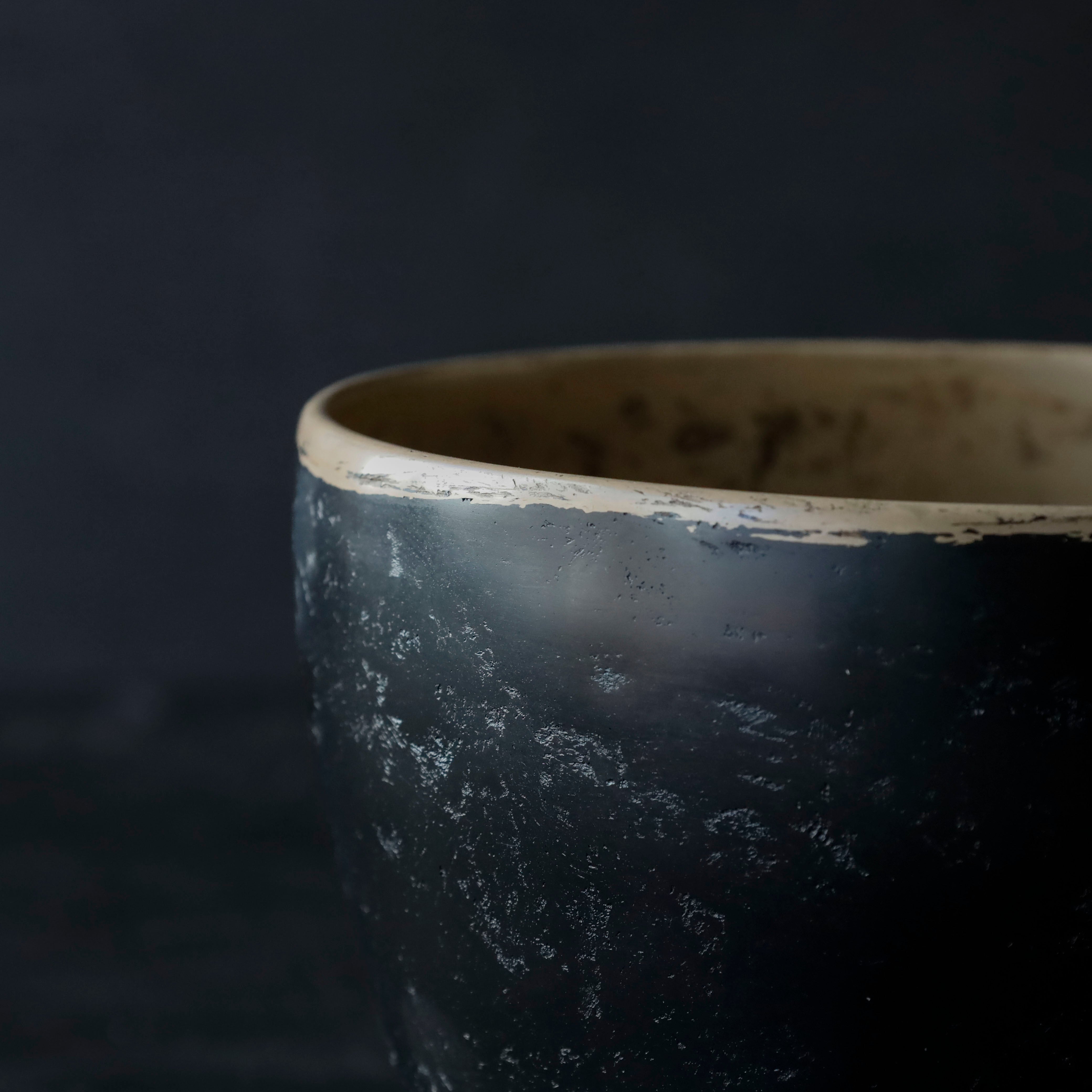 26-AS-10 Tsutsugata-wan (Cylindrical Large Bowl) – White Interior
