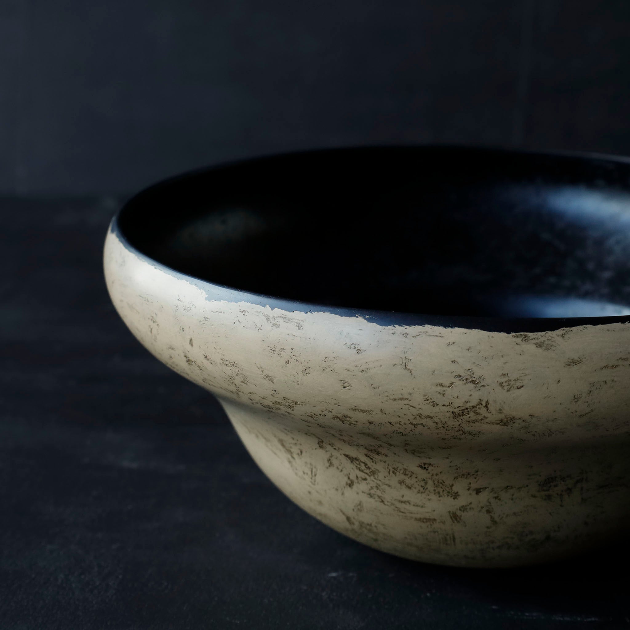 26-AS-45 Hachi (Medium Bowl) – White and Black