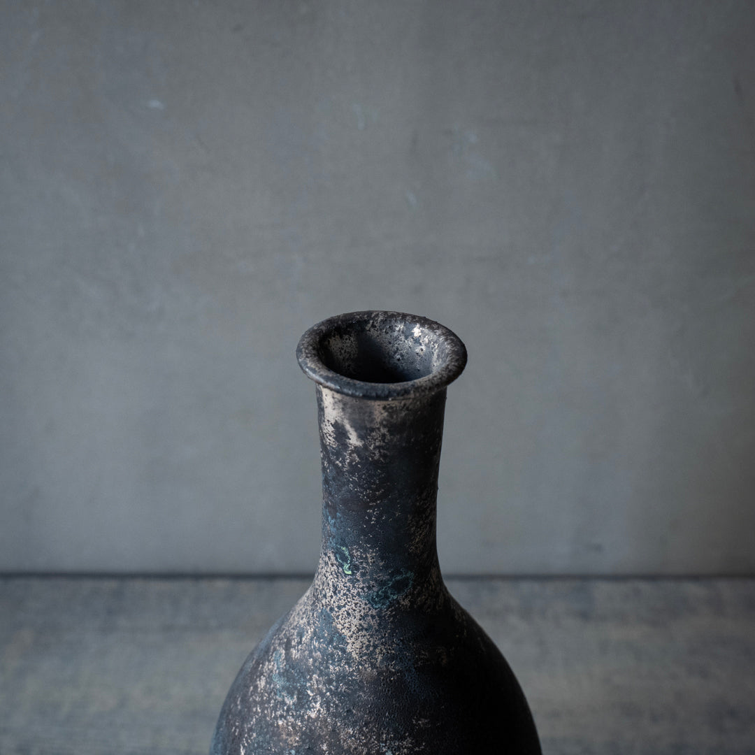 ●25-AF-41 花器(ボトル大)黒・ 銀 A