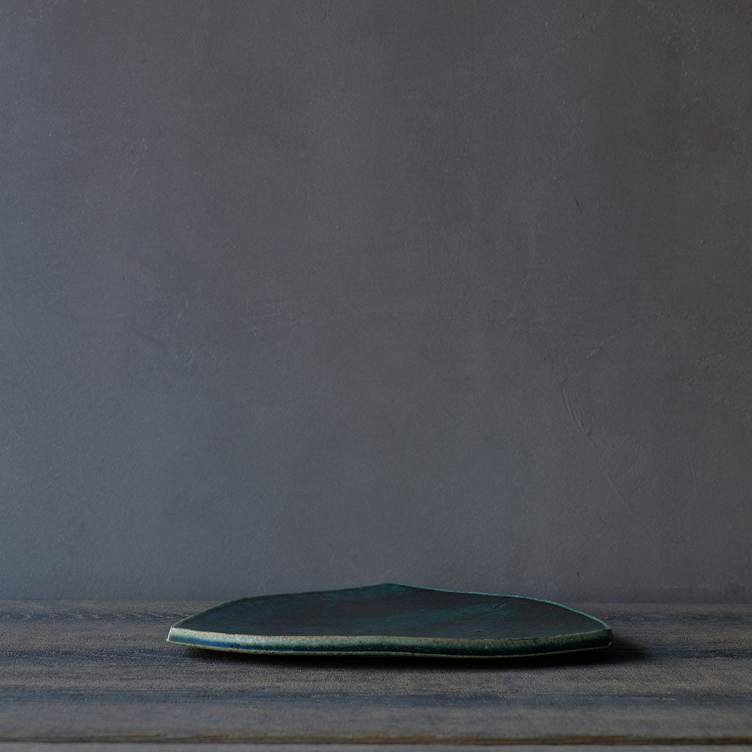 ●24-MS 51 Michikazu Sakai - Oribe Glaze Triangular Plate