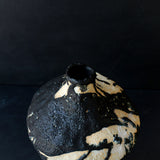 ●25-IY-62黒釉花器