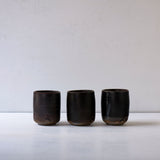 ●25-YT72 黒唐津 四方湯呑