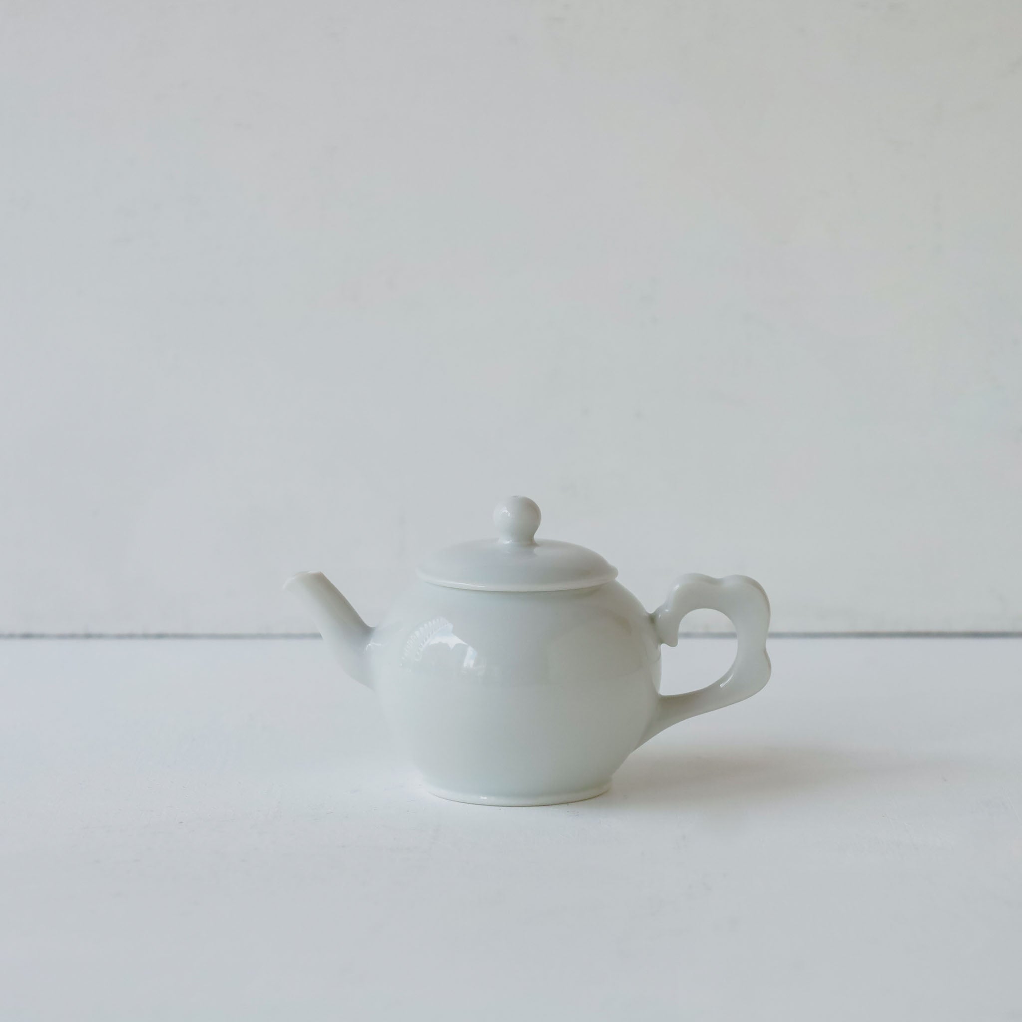 Yuichi Murakami "Nyudogumo" White Porcelain Teapot