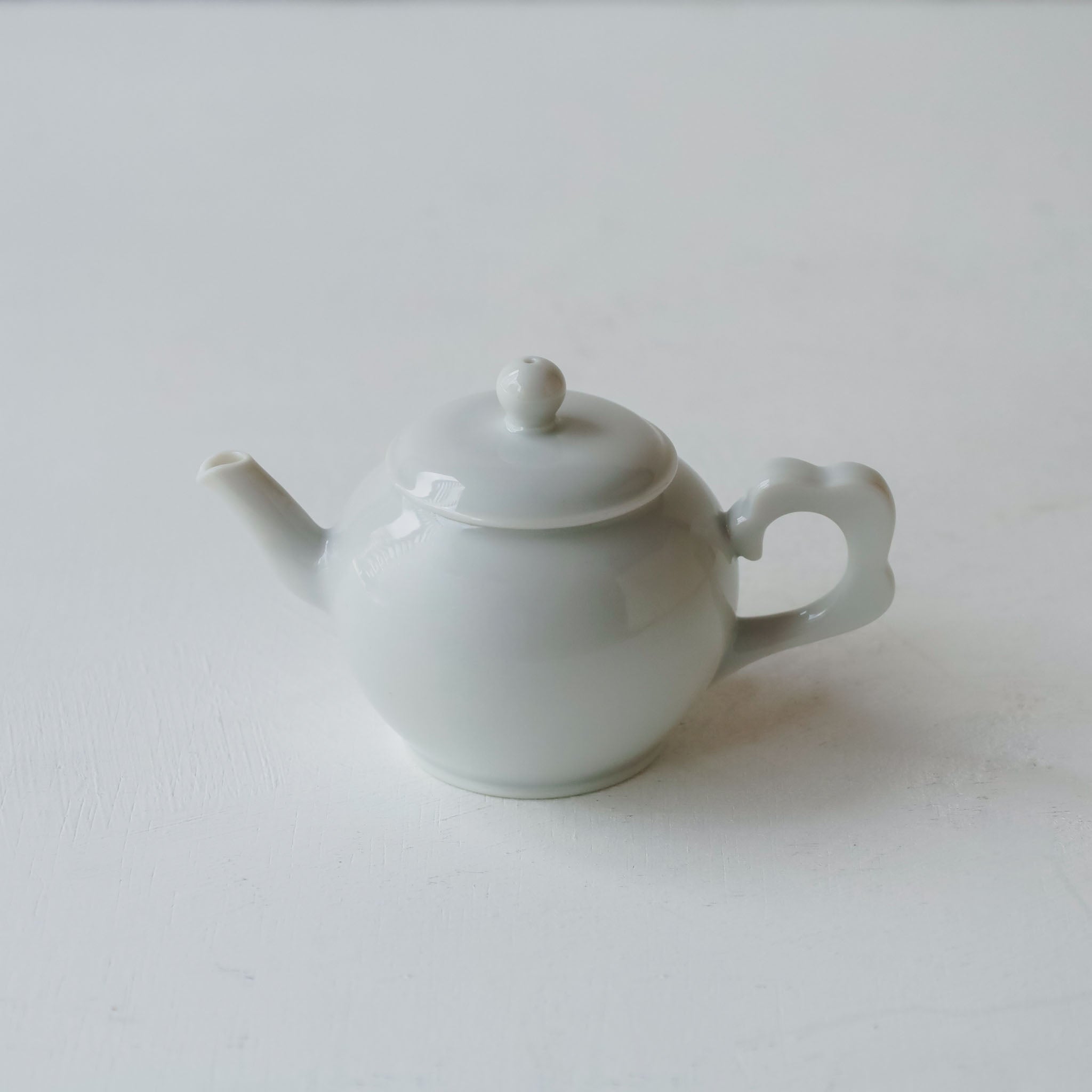 Yuichi Murakami "Nyudogumo" White Porcelain Teapot