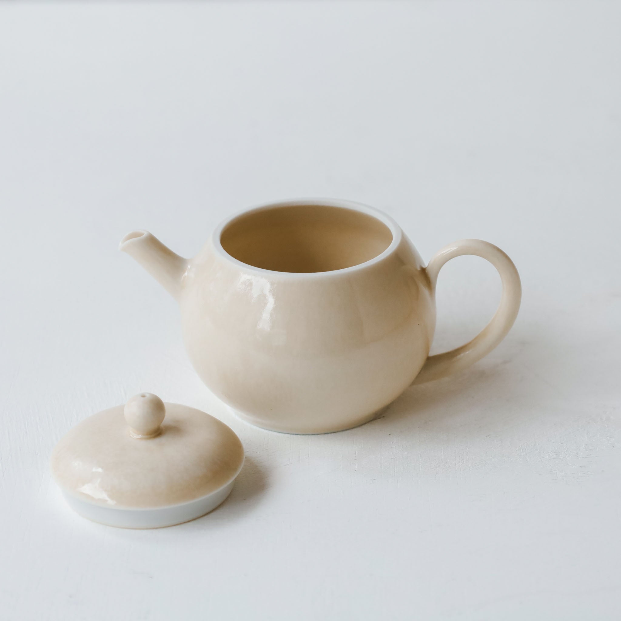 Yuichi Murakami Beige Porcelain Teapot