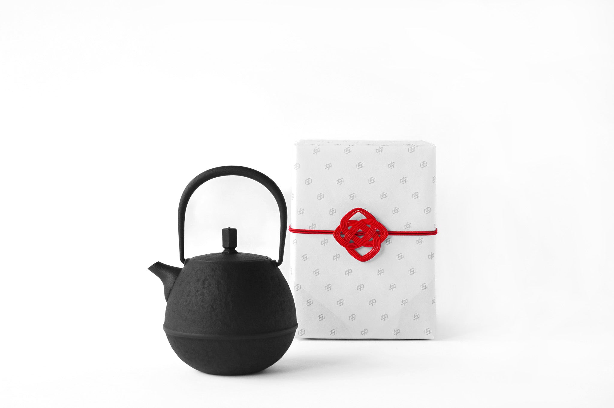 ◆Kukan Chuzo - Egg Cast Iron Teapot, Black (Small, with Gift Wrap)