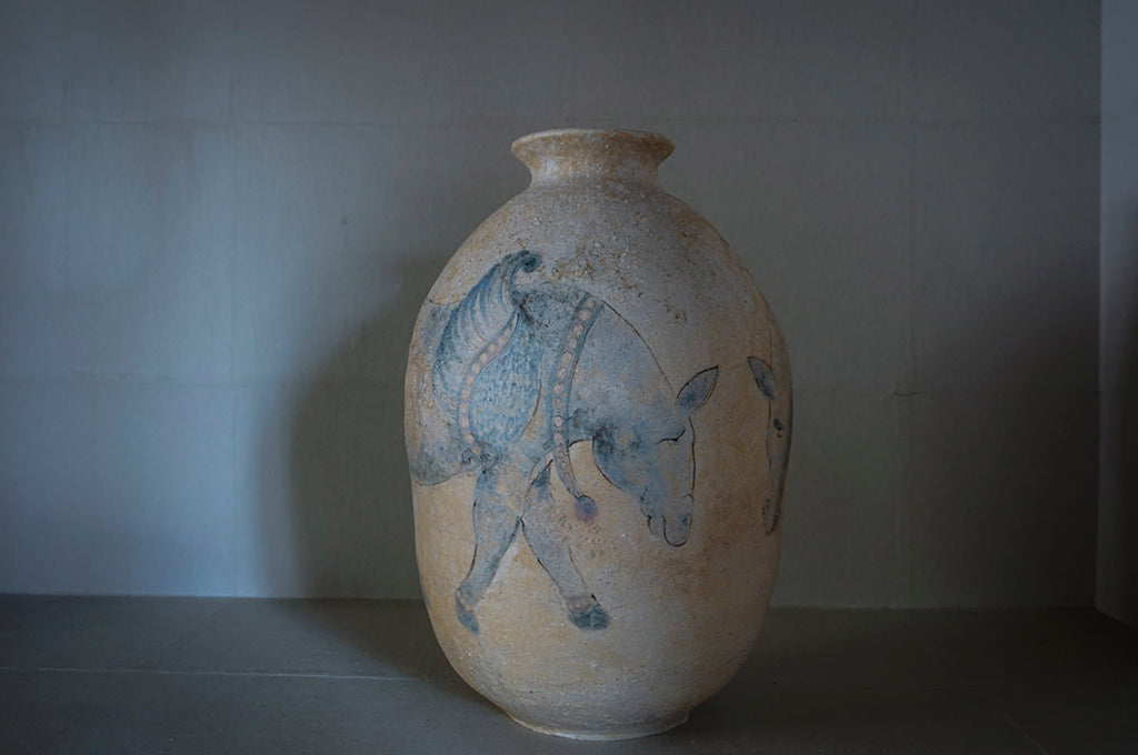 ○25-IM31 灰陶加彩大壺(天馬) – 雨晴/AMAHARE