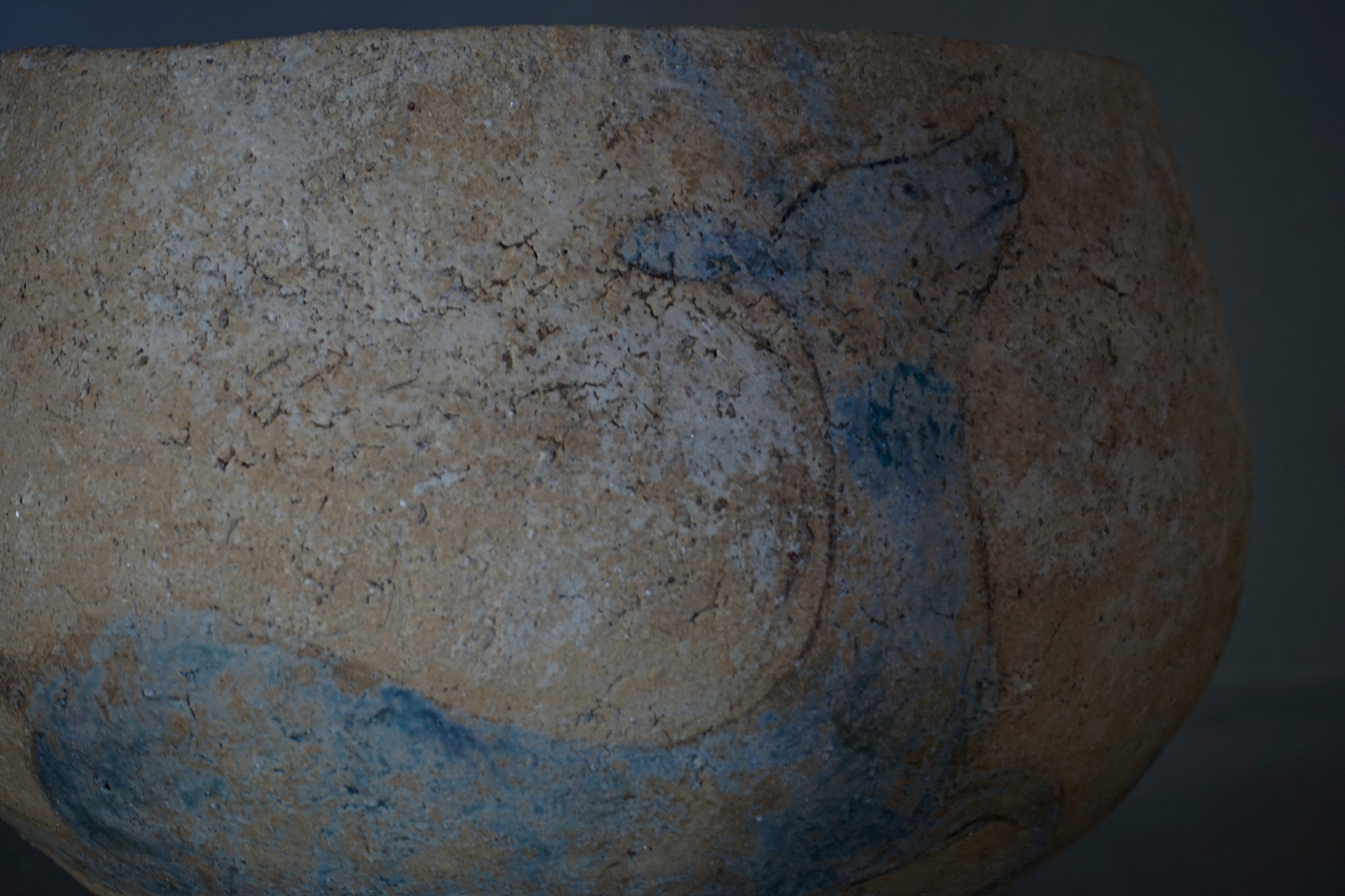 ●25-IM60 灰陶加彩壺(鹿文)