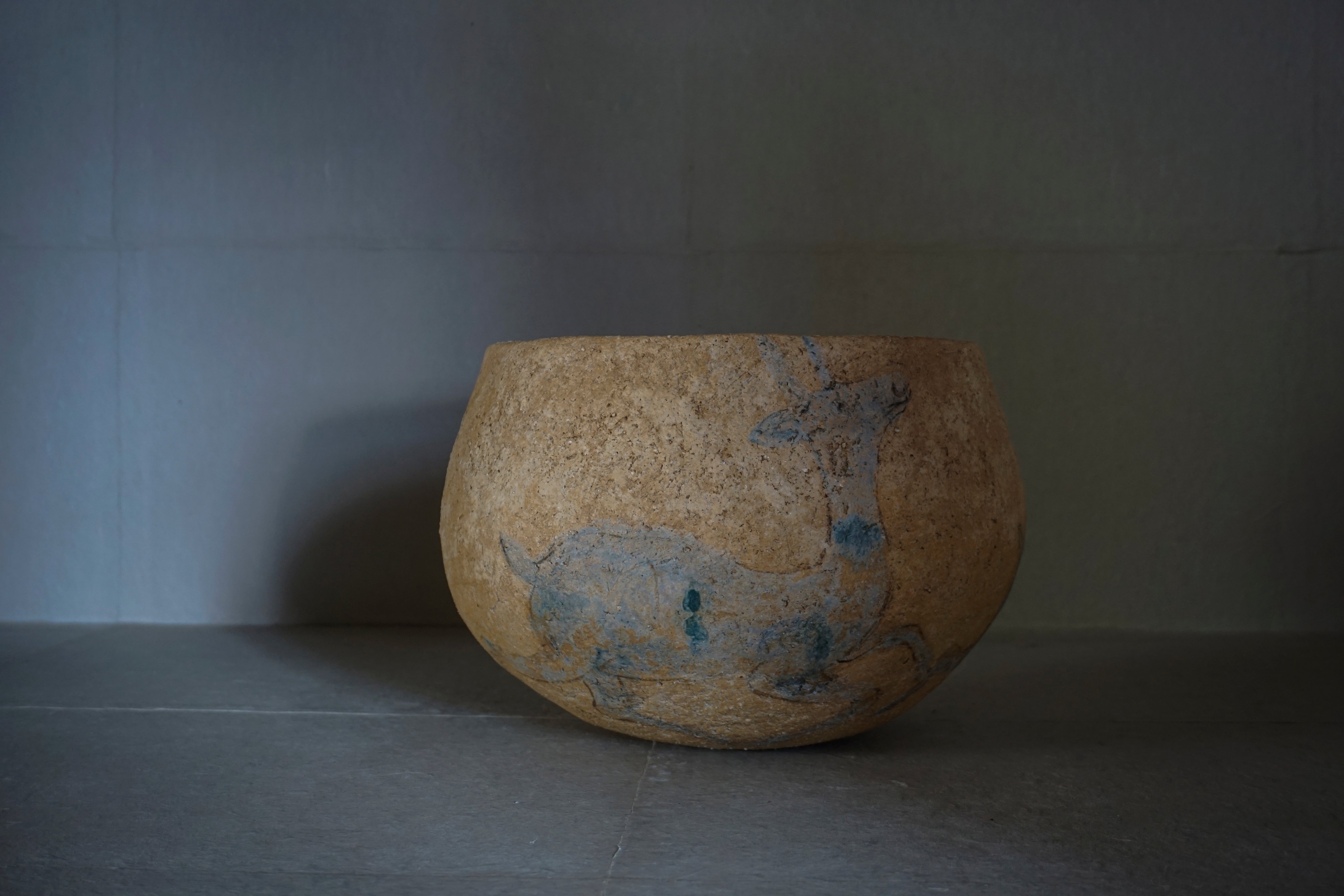 ●25-IM60 灰陶加彩壺(鹿文)