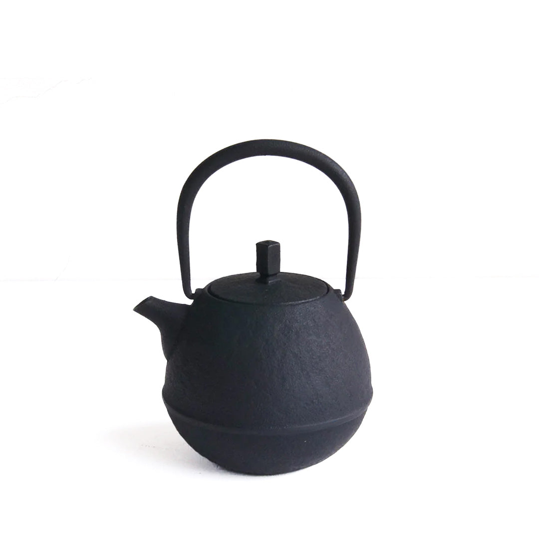 Kukan Chuzo / Egg Cast Iron Teapot S Black