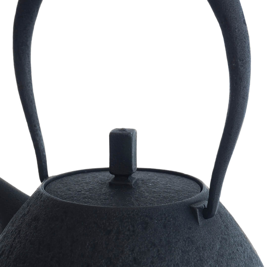 ◆Kukan Chuzo - Egg Cast Iron Teapot, Black (Small, with Gift Wrap)