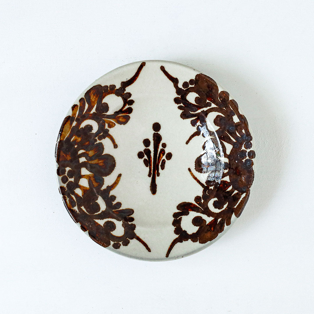 陶房眞喜屋 5寸皿 キクカラクサ 鉄絵