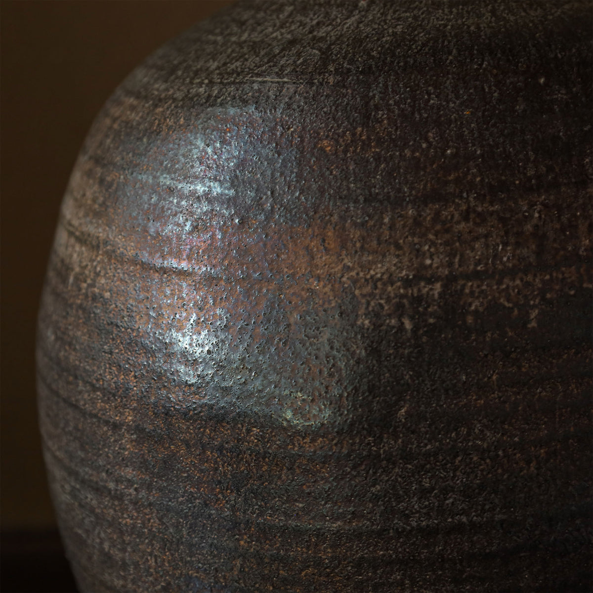 清水志郎 25-31 ホーライ土焼締銀彩壷
