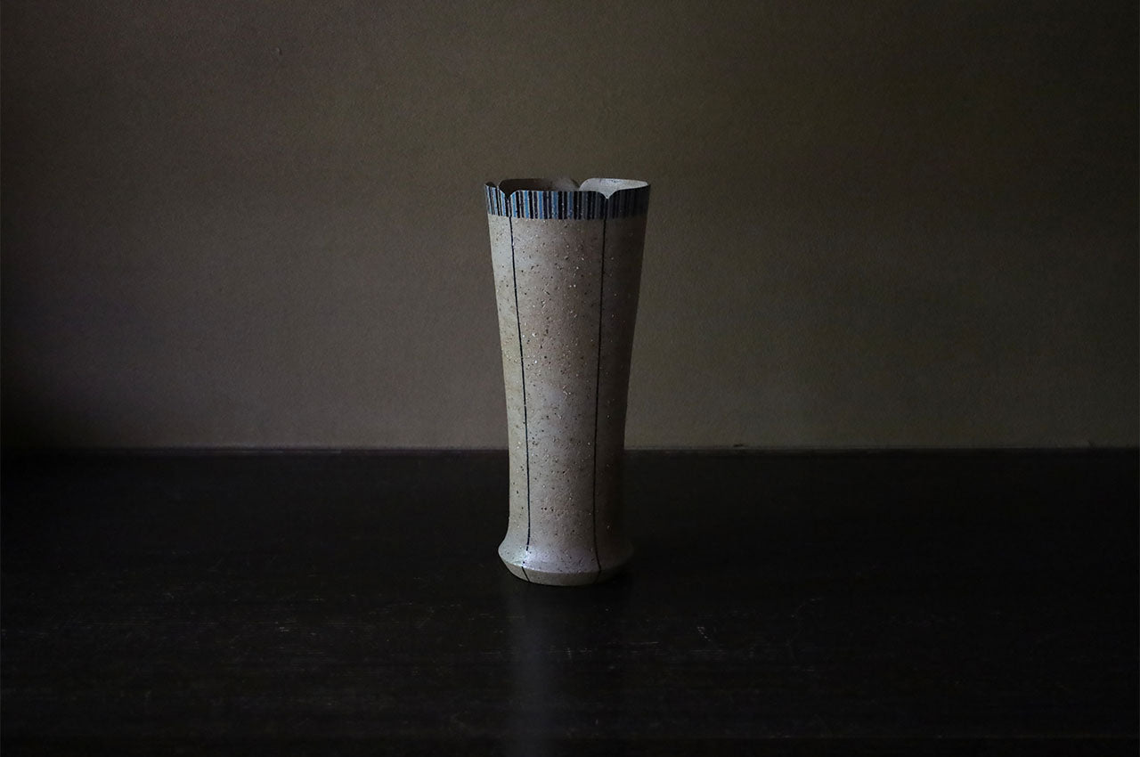 Toubou Makiya Trumpet-shaped Vase with Stripe Pattern