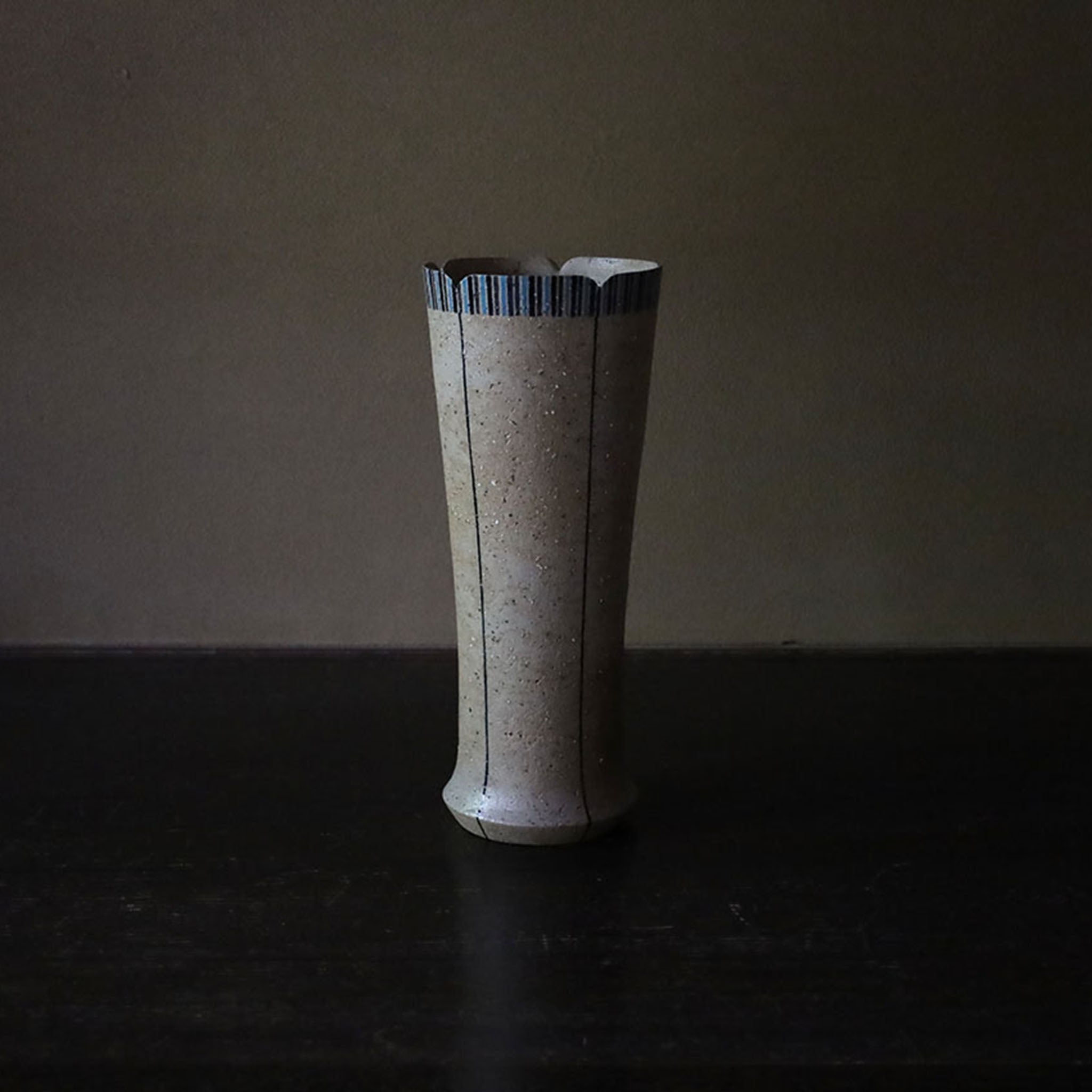 Toubou Makiya Trumpet-shaped Vase with Stripe Pattern