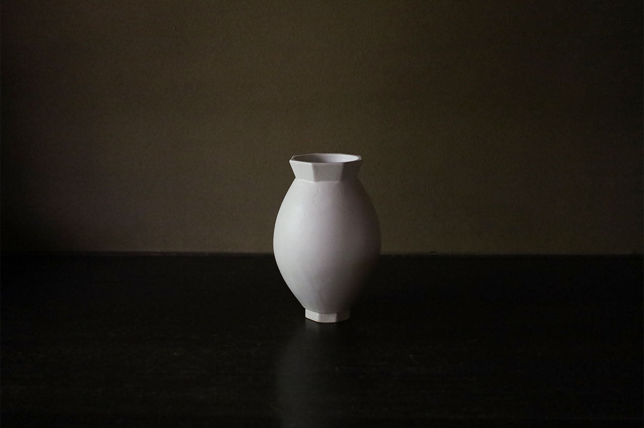 Toubou Makiya White Glazed Octagonal Lantern Vase
