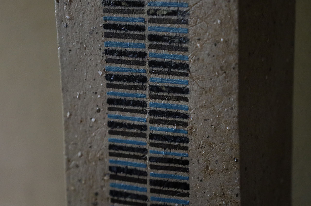 Toubou Makiya Square Flat Vase with Stripe Pattern