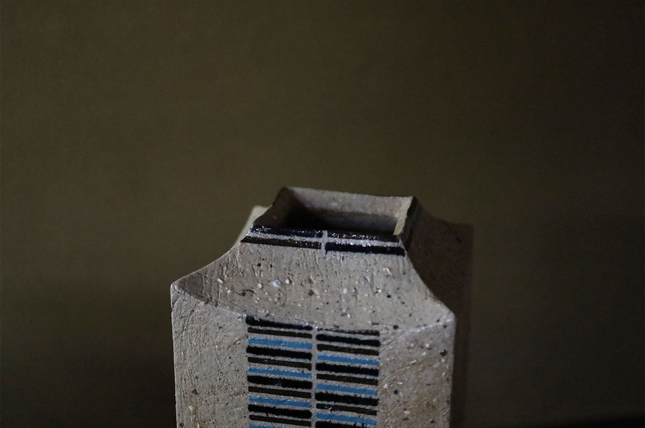 Toubou Makiya Square Flat Vase with Stripe Pattern