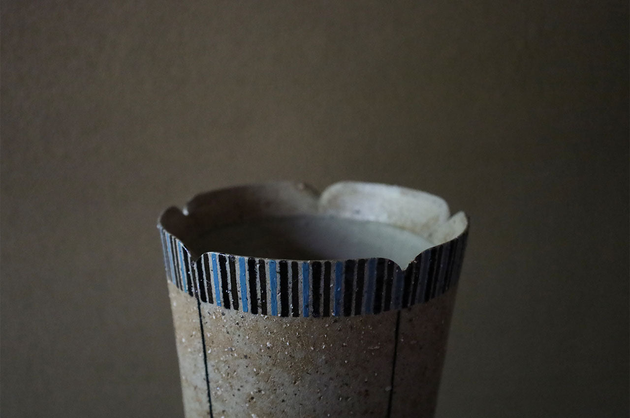 Toubou Makiya Trumpet-shaped Vase with Stripe Pattern