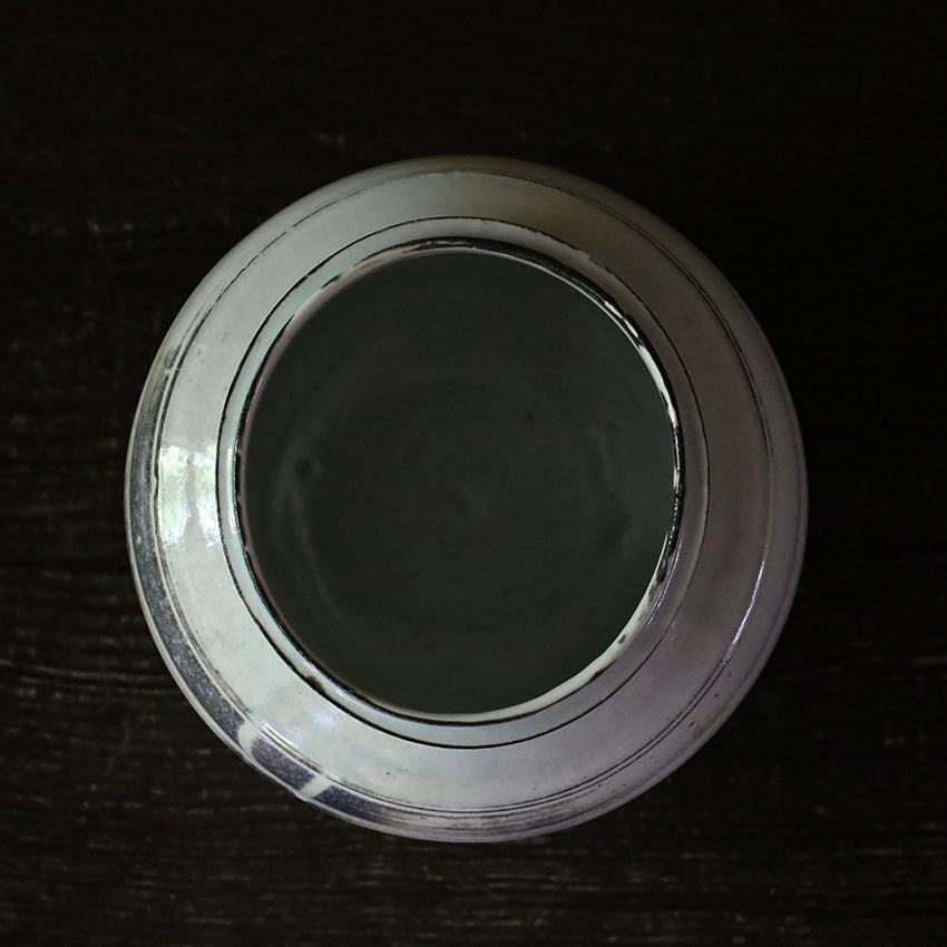 ●24-TO-5 Shingo Oka White Porcelain Vase with Carbonized Line Pattern