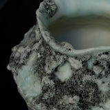 25-10S 池田優子 白磁 白藍岩肌花器-8