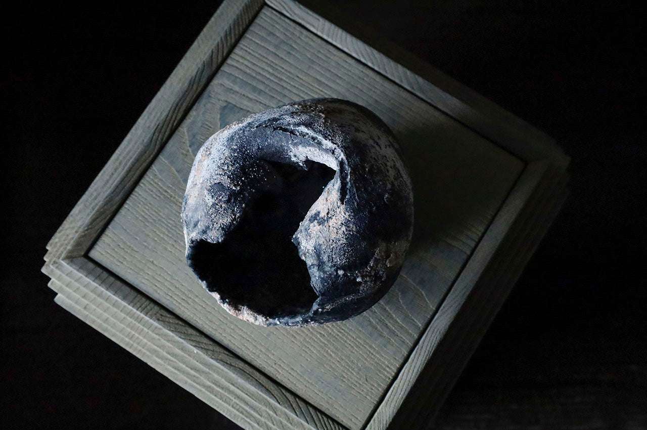 ●26-YI-22 Object/vase
