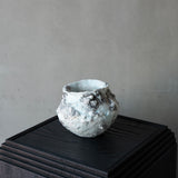 25-10S 池田優子 白磁 白藍岩肌花器-8