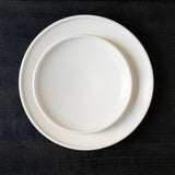 25-10S やまほん陶房 白釉 17cm皿 玉縁