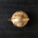 25-10S 境知子 刷毛目 手びねり真ちゅうハンドル土瓶