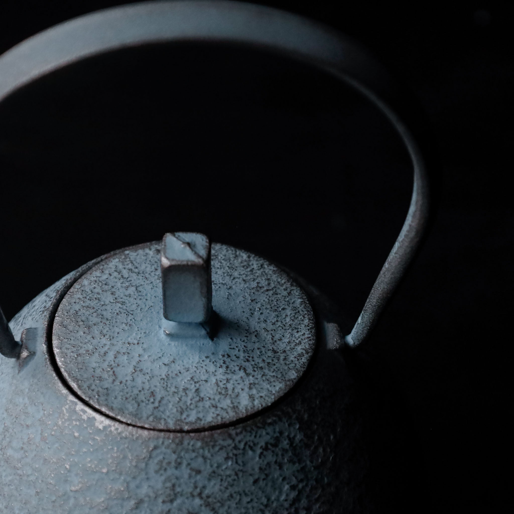 Kukan Chuzo / Egg Cast Iron Teapot M Ice Blue