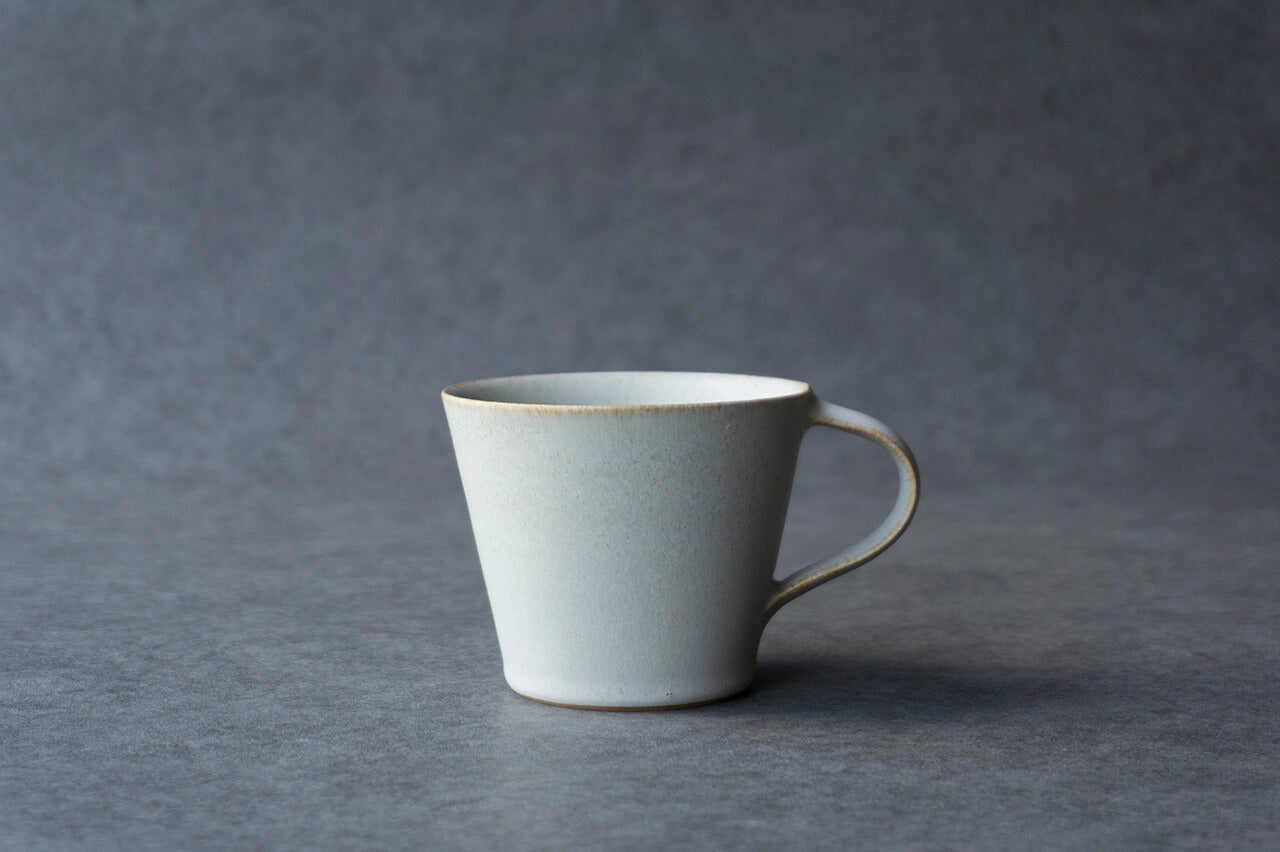 安藤由香 マグカップ 台形 BG