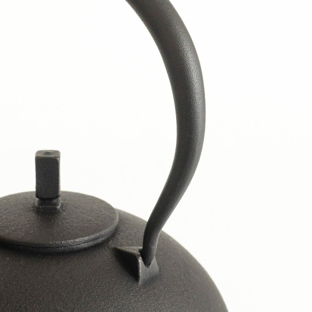 Kukan Chuzo / Nanbu Cast Iron Kettle L