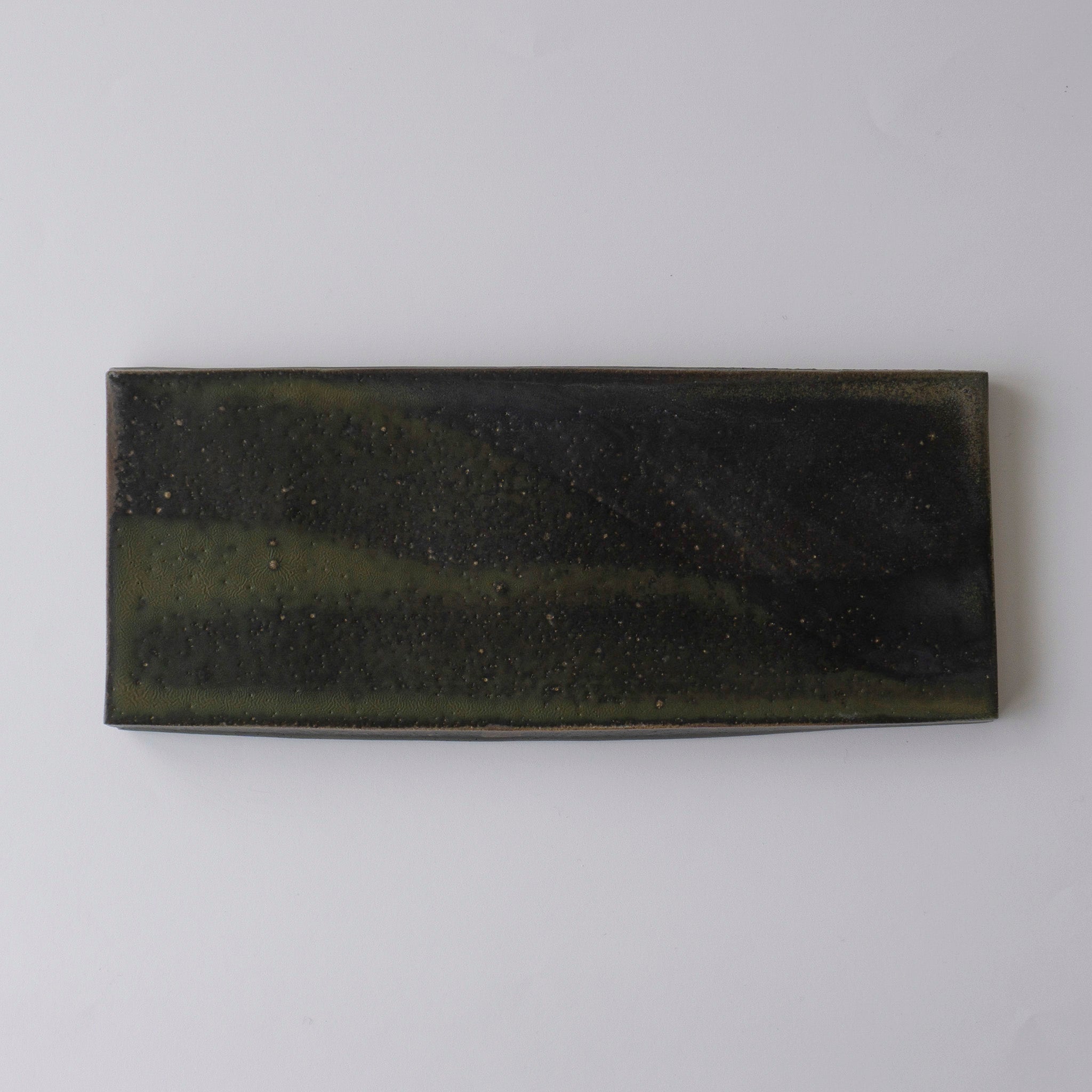 Yukiko Kiln Rectangle Flat Plate Black Karatsu