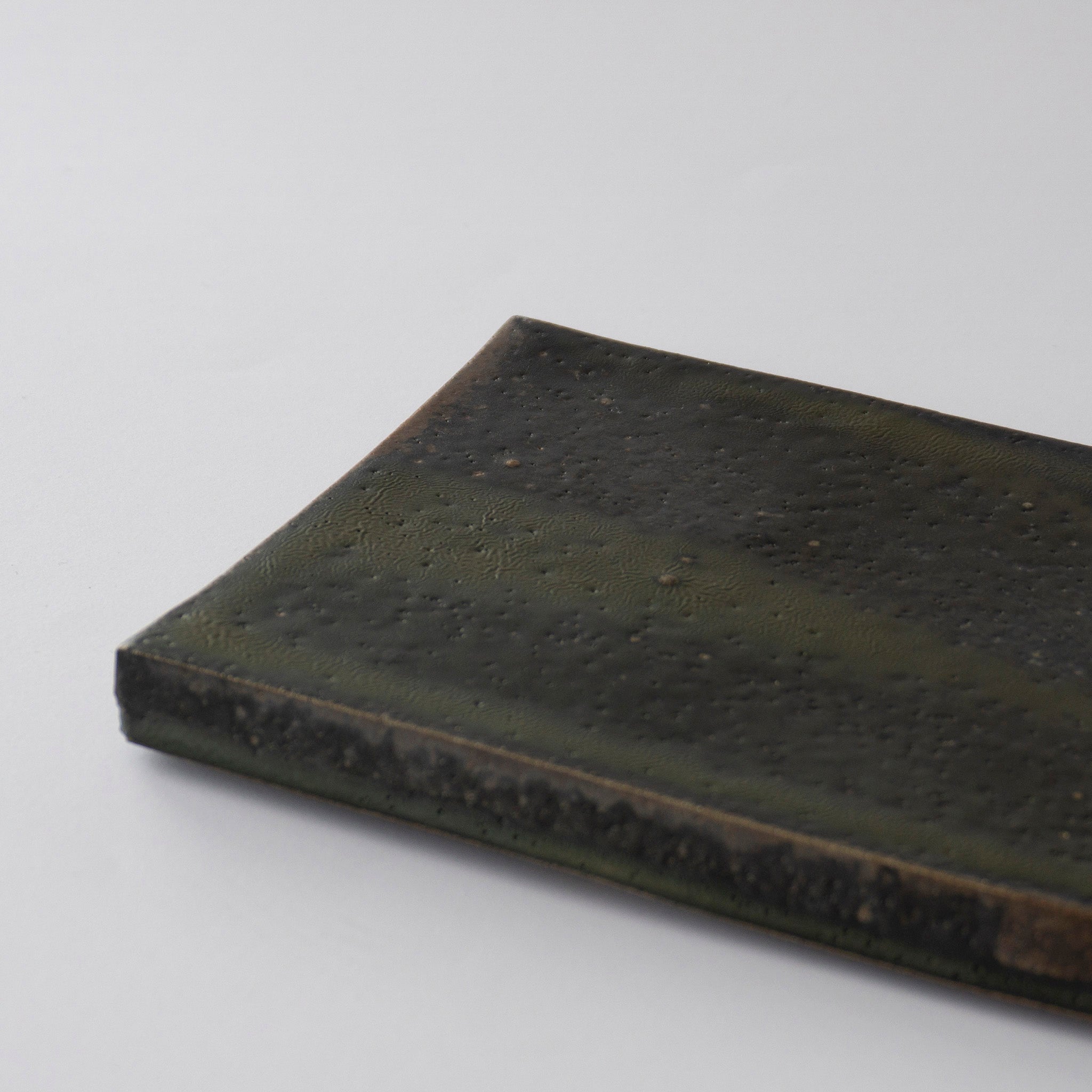 Yukiko Kiln Rectangle Flat Plate Black Karatsu