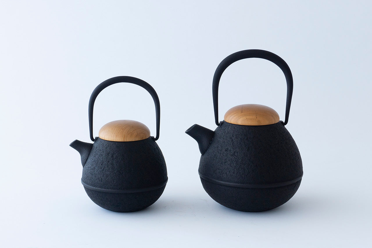 New Arrival「空間鋳造　鉄急須 木蓋」