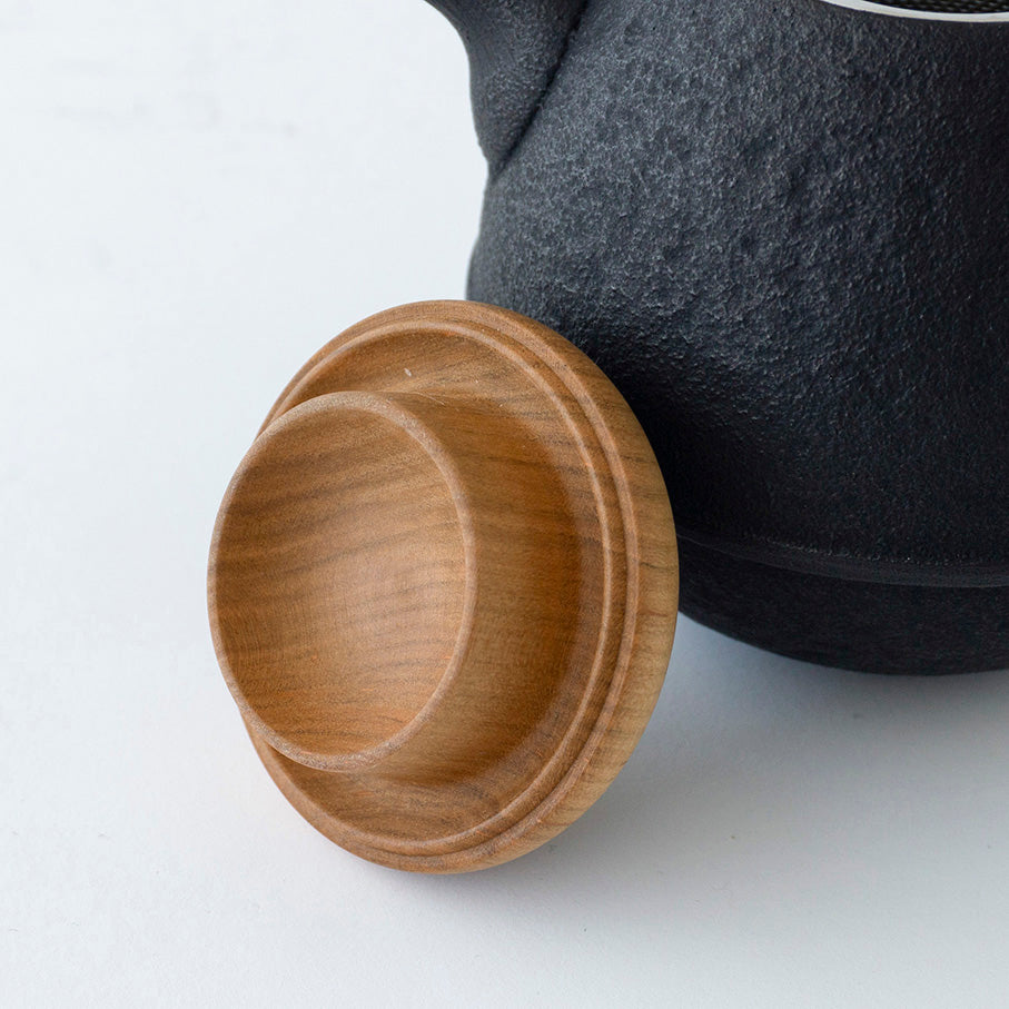 ◆Kukan Chuzo - Egg Cast Iron Teapot with Wooden Lid, Black (Small, with Gift Wrap)