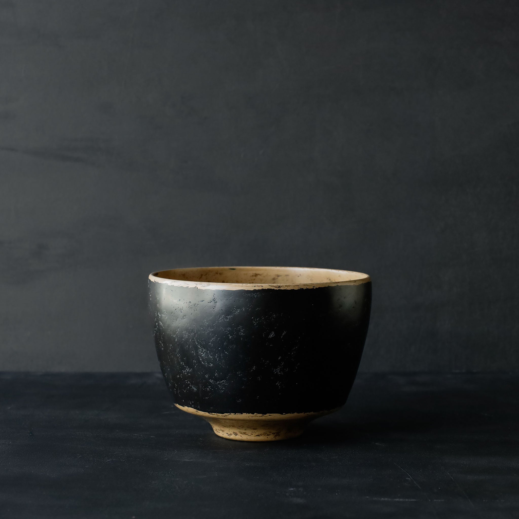 26-AS-10  Tsutsugata-wan (Cylindrical Large Bowl) – White Interior