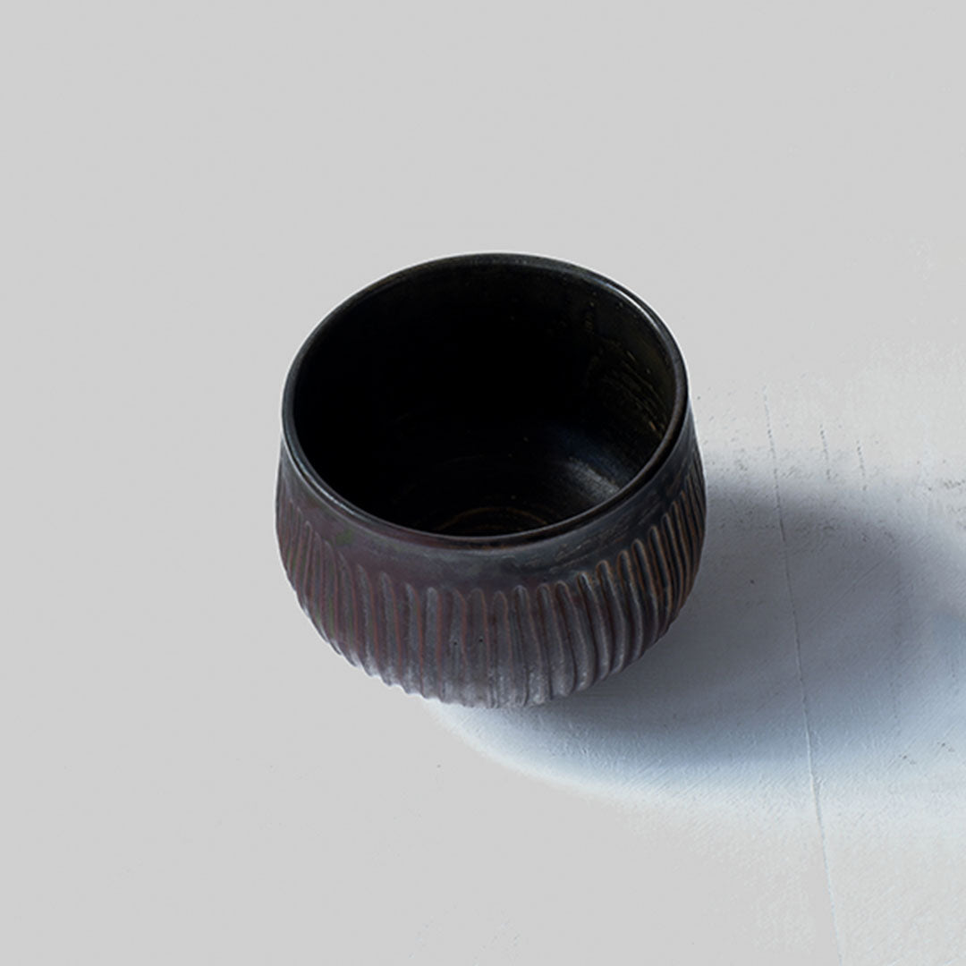 ●25-YT135 Yohen Black Karatsu Matcha Bowl