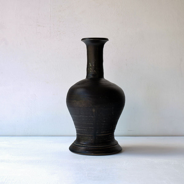 ●25-YT137 Black Karatsu Vase