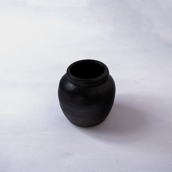 ●25-YT138 Black Karatsu Vase