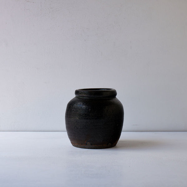 ●25-YT138 Black Karatsu Vase