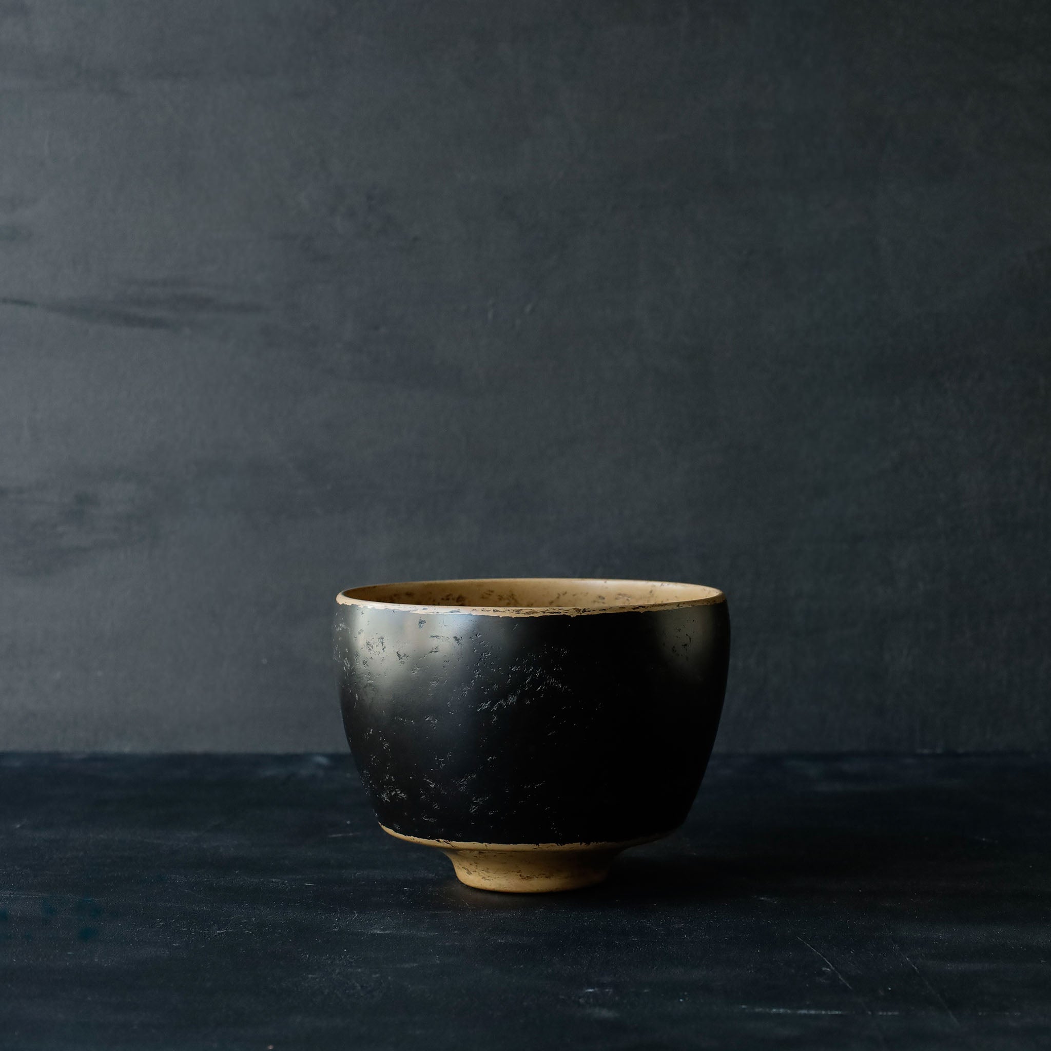 26-AS-14  Tsutsugata-wan (Cylindrical Medium Bowl) – White Interior